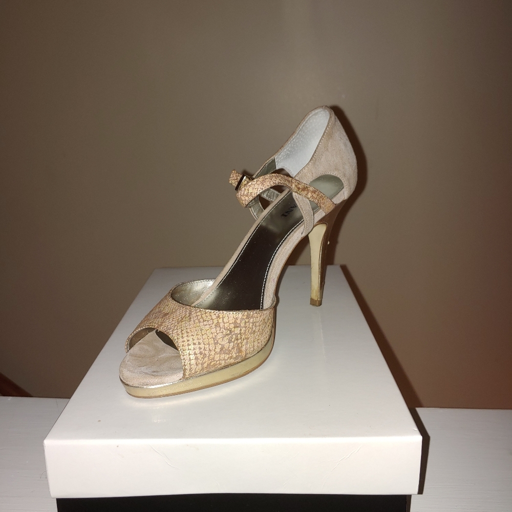 Shoes - Picture 2 of 2